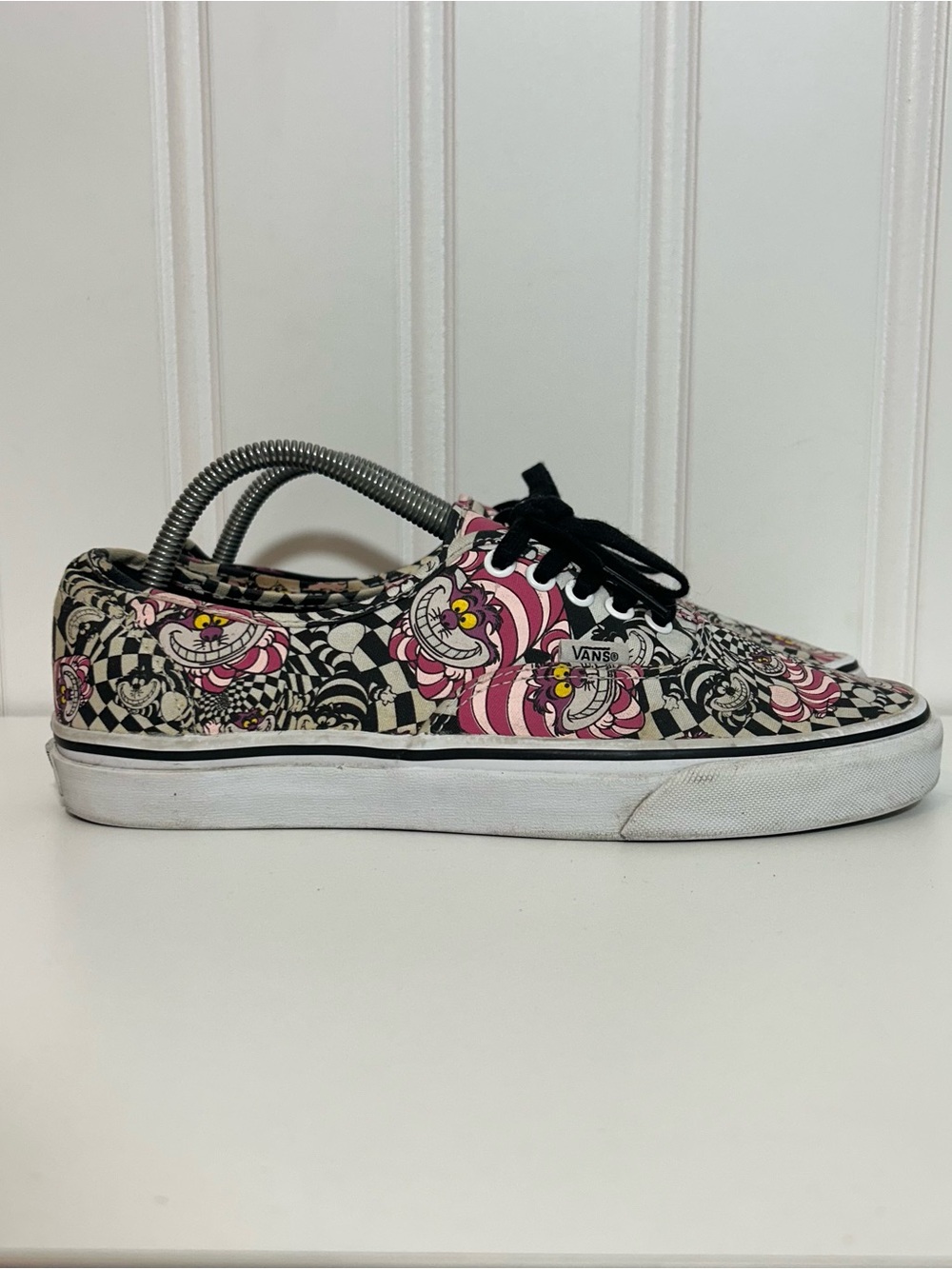 Vans era authentic Alice In wonderland Cheshire the cat pink black